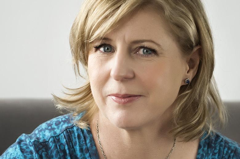 Liane Moriarty – autorka knižní předlohy seriálu Sedmilhářky přichází s novinkou Jablka ze stromu nepadají. Podařilo se jí stvořit další bestseller?