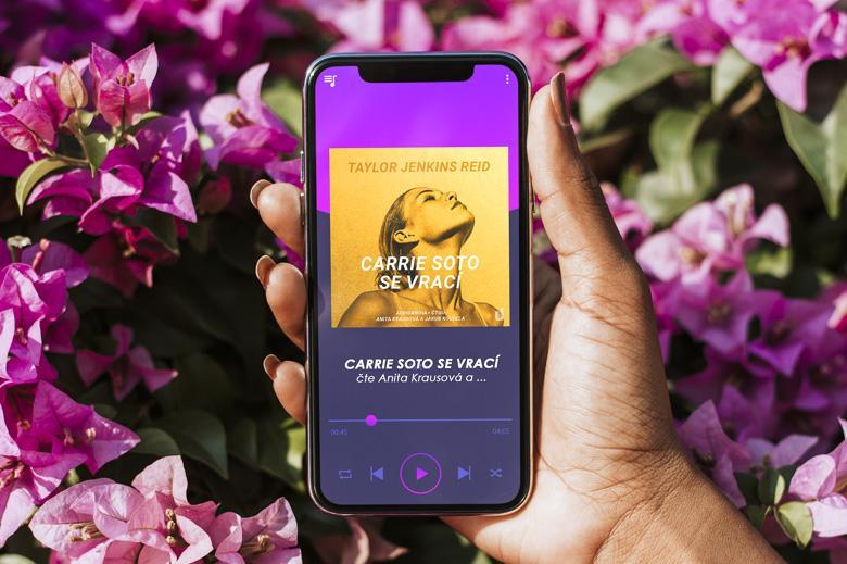 Šest audioknih, které vyšly v březnu: tenisová novinka od Taylor Jenkins Reid, horor z pera slovenského mistra hororu Jozefa Kariky i poslední kniha Simona Mawera