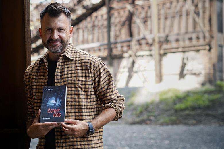 Jiří Klečka: „Literatura je jako pískoviště, na kterém si můžete dělat co chcete.“ Přečtěte si rozhovor s autorem románu s prostředí normalizačního Ostravska