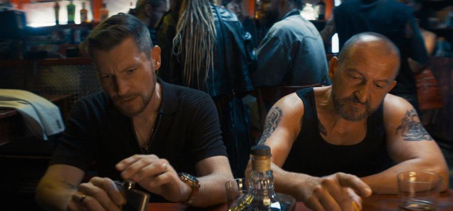 Hlavním hrdinou filmu Říkají mi Lars je drsný soukromý detektiv v podání Martina Hofmanna