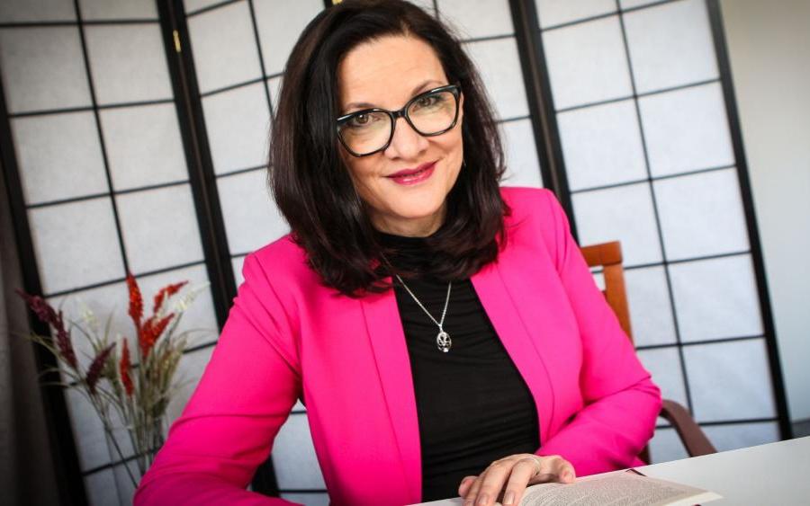 Paměť kraje jako literární osud: Eva Tvrdá a její návrat k Dědictví