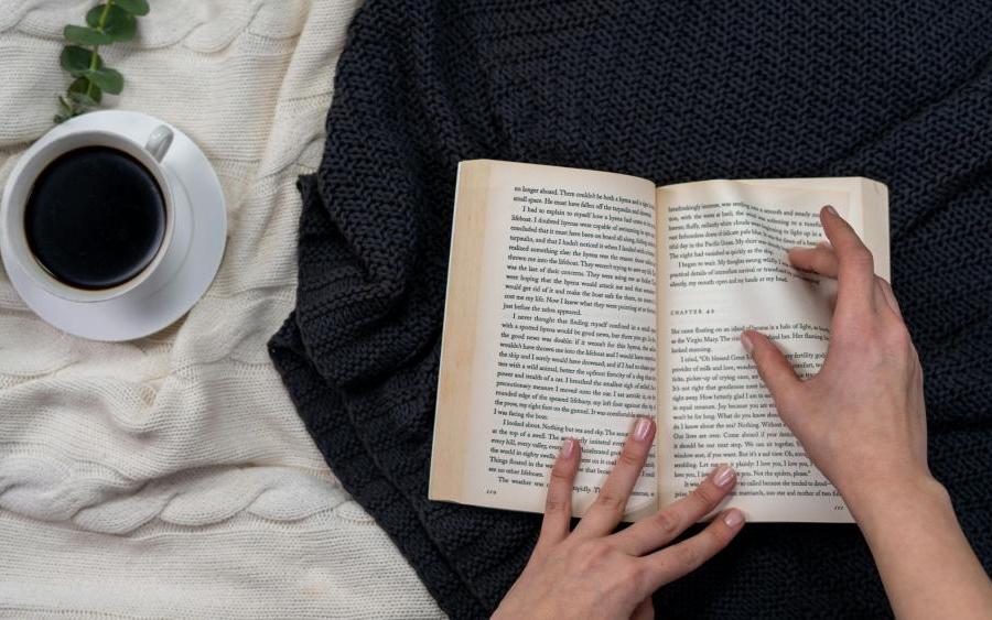 Tohle není pro slabé povahy: virální dark romance míří do Česka