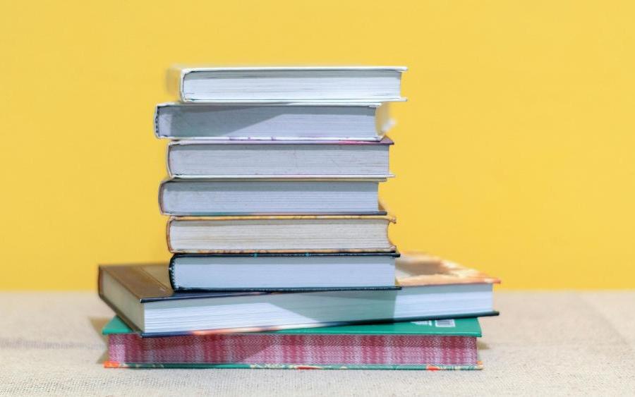 5 knih, které vás naučí žít líp – od kuchyně až po vlastní duši