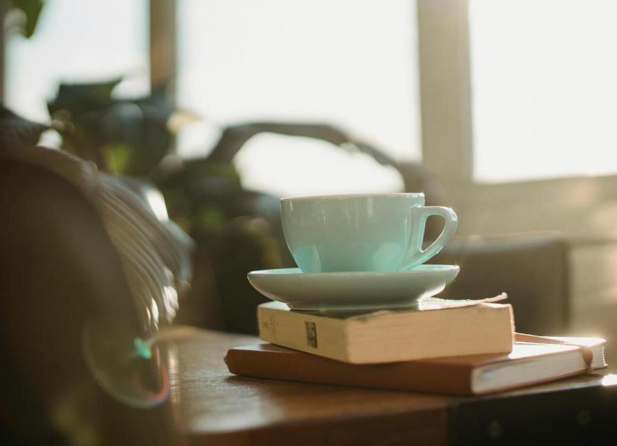 Láska, manipulace i apokalypsa: Čtyři romány, které teď hýbou světovou literaturou